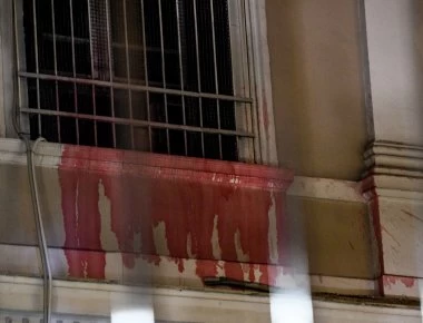 Η επίθεση του Ρουβίκωνα στην ιταλική πρεσβεία (φωτο-βίντεο)
